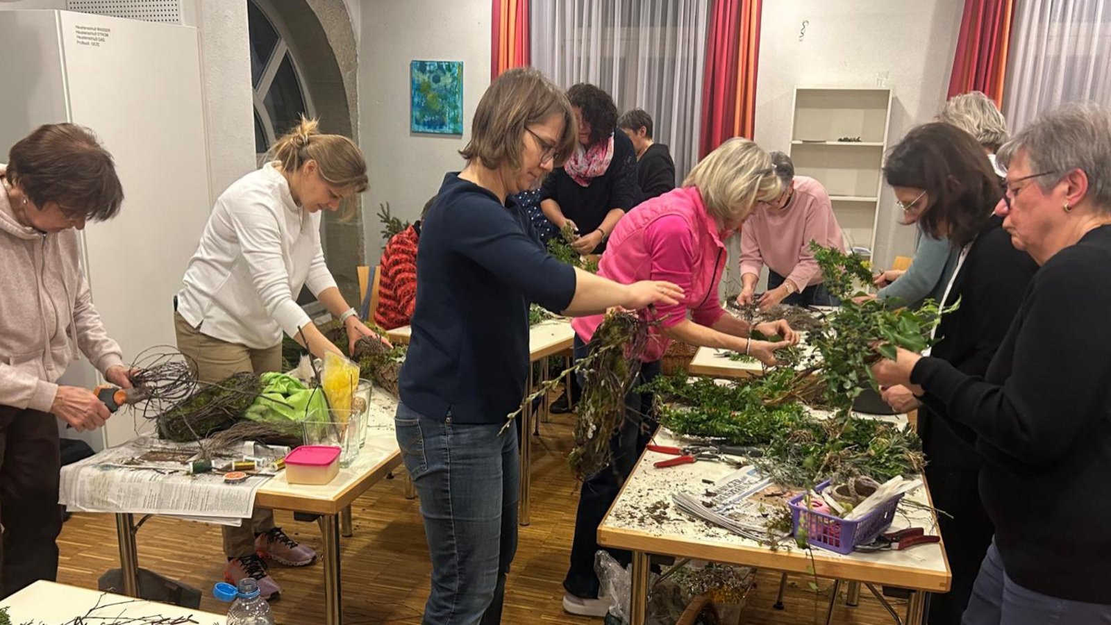 In der Osterzeit haben die Vaihinger Landfrauen auch zum Kränzebinden eingeladen. Foto: p