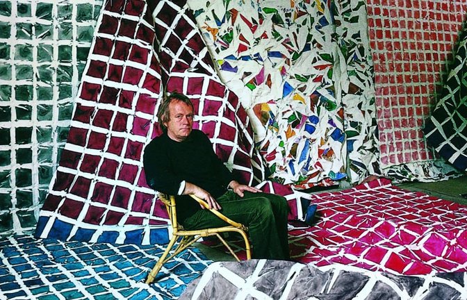 Simon Hantaï 1976 in seinem Atelier in Meun<span class='image-autor'>Édouard Boubat  VG Bild-Kunst</span>