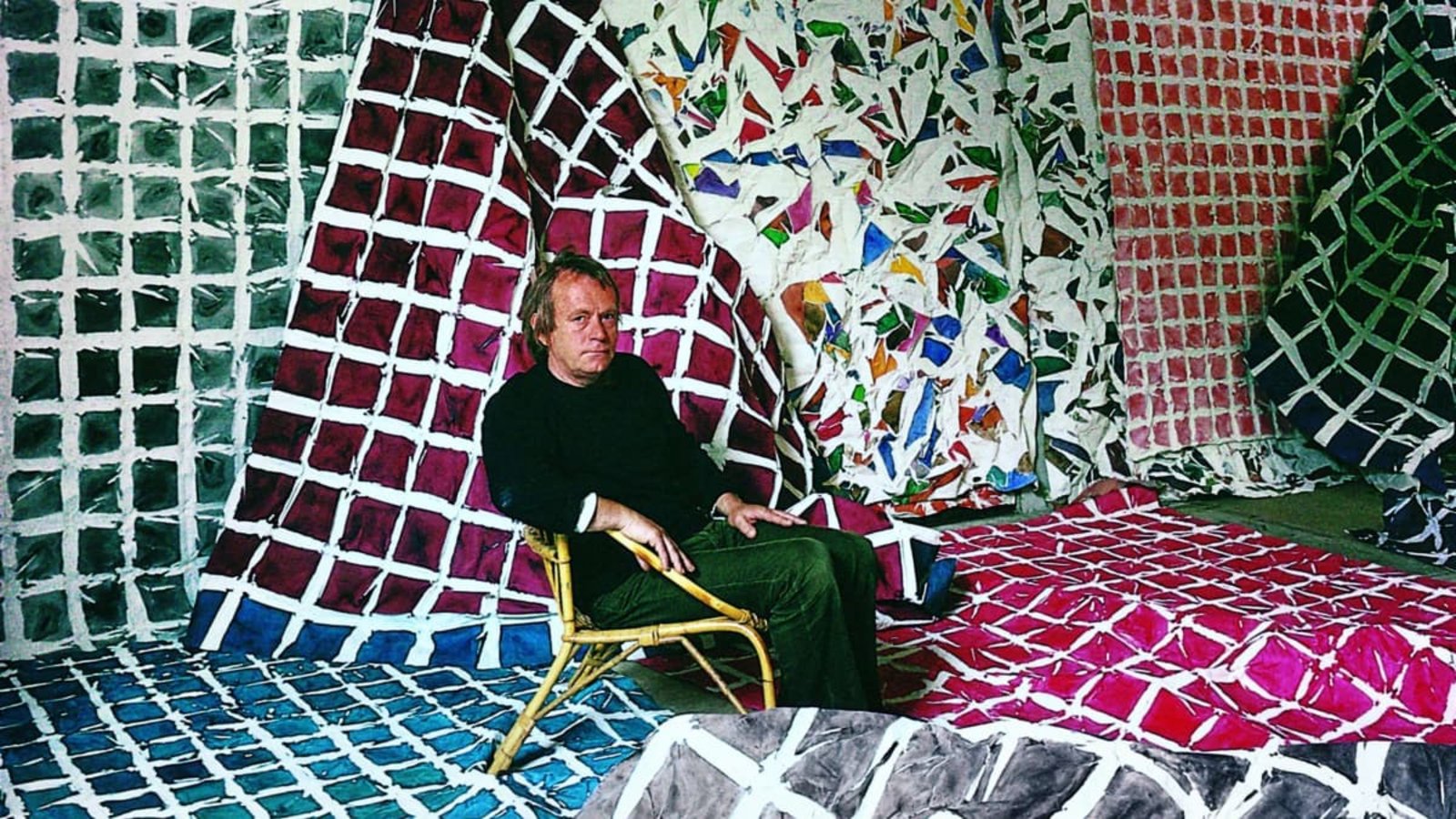 Simon Hantaï 1976 in seinem Atelier in MeunÉdouard Boubat  VG Bild-Kunst