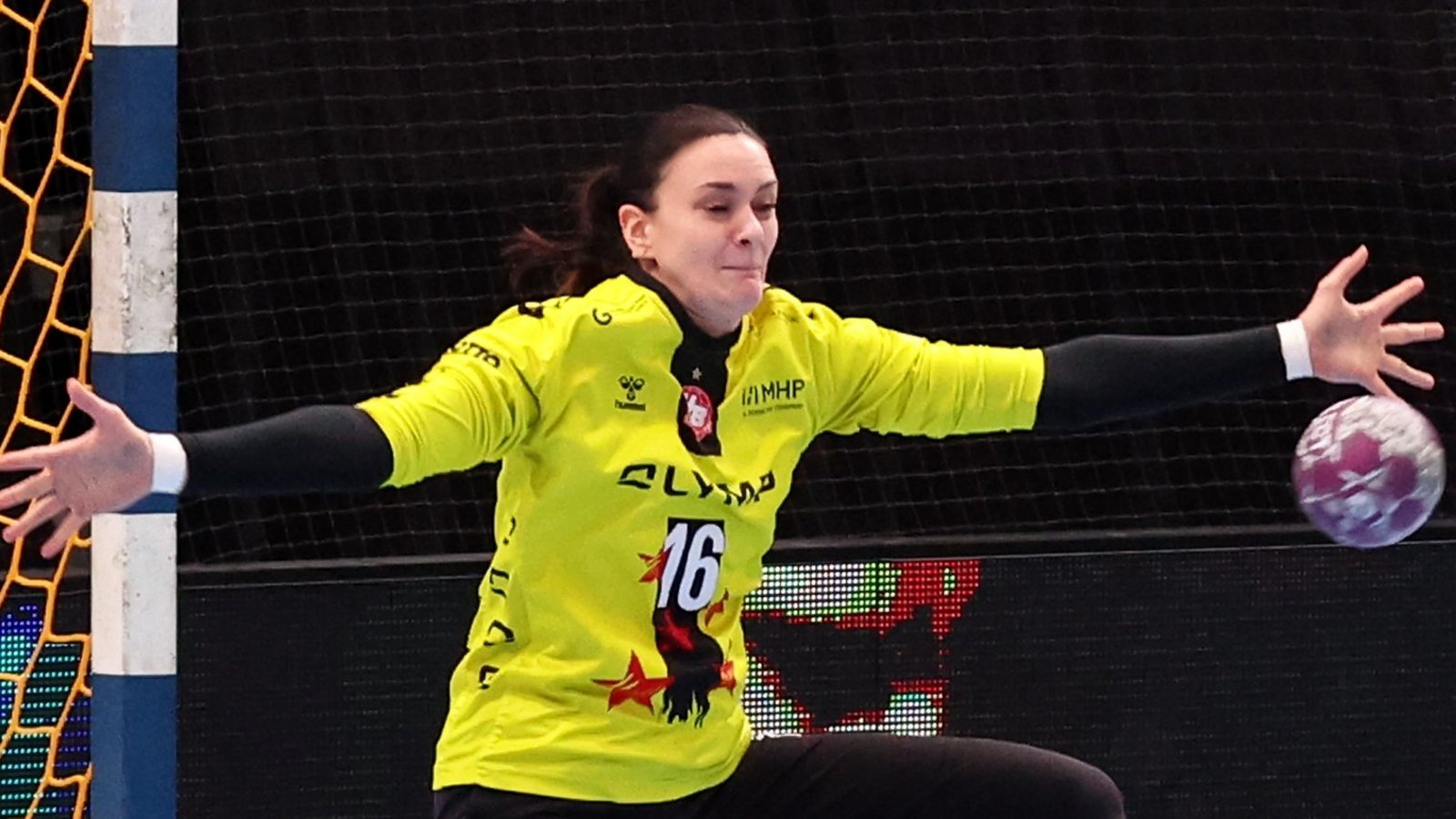 Nicole Roth hütete in der vergangenen Saison noch das Tor der HB Ludwigsburg. Mittlerweile ist sie zur HSG Blomberg-Lippe gewechselt und hat den Sieg im Supercup verpasst.  Foto: Baumann