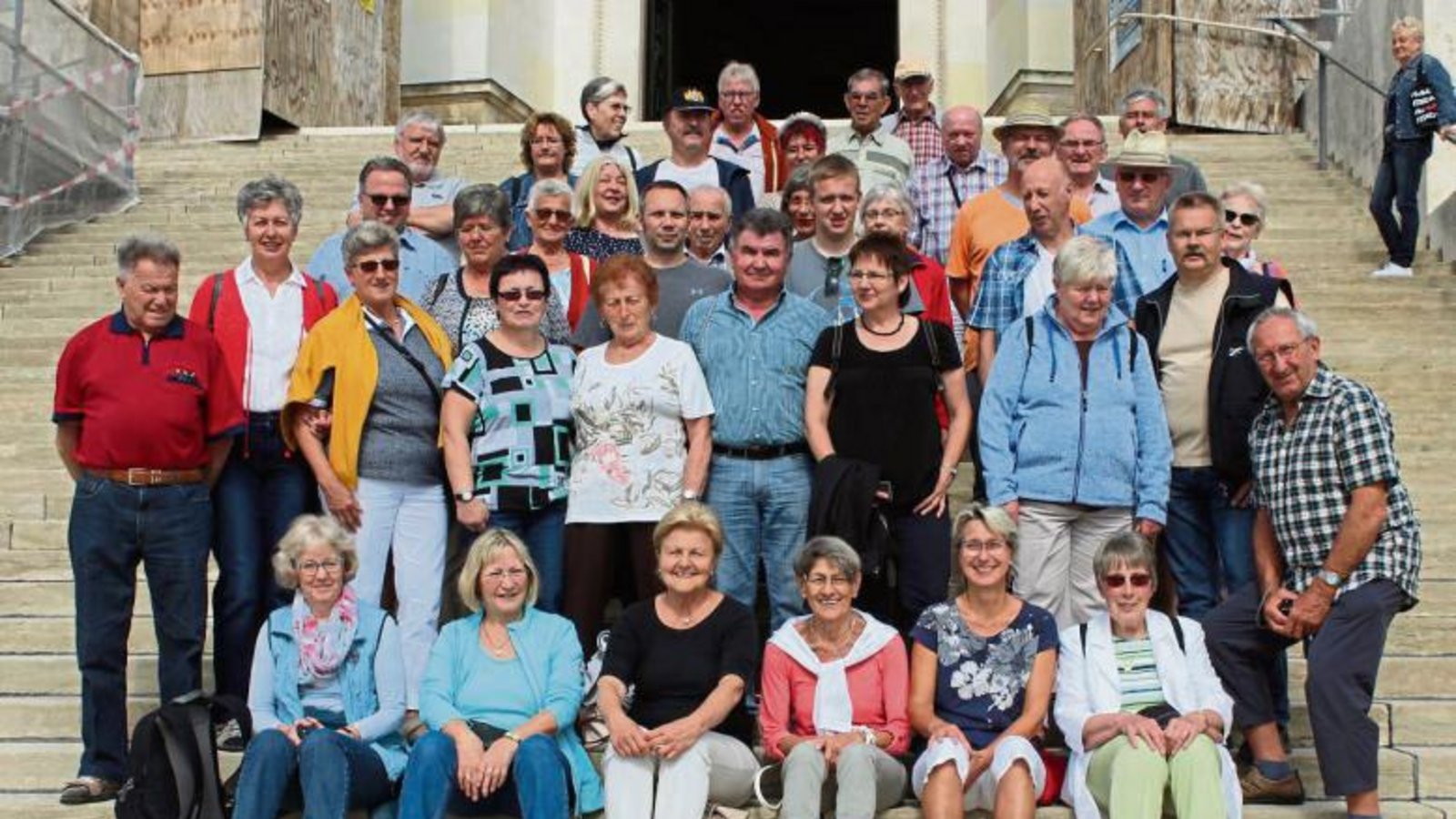 Kultur und gesellschaftliches Beisammensein: Die Illinger Handballer und ihre Partner und Freunde fuhren vor wenigen Tagen an die Donau. Foto: p Kultur und gesellschaftliches Beisammensein: Die Illinger Handballer und ihre Partner und Freunde fuhren vor wenigen Tagen an die Donau. Foto: p