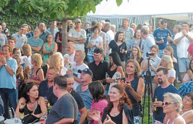 Mehr als 700 Menschen strömen in die Talaue.  Fotos: Stahlfeld