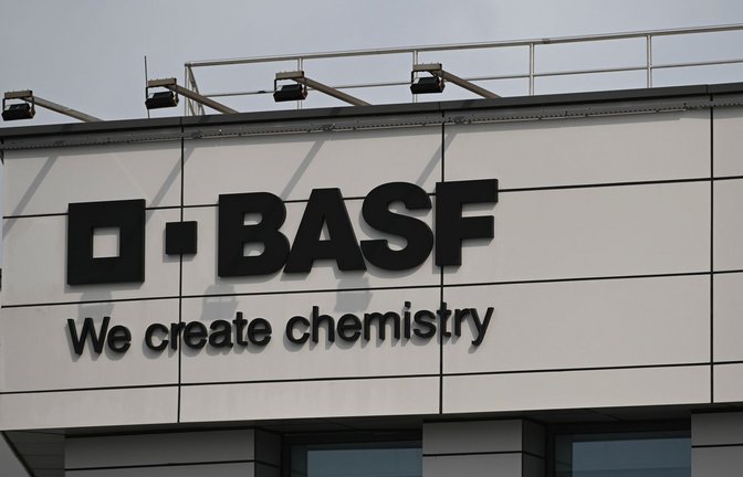 Der Chemiekonzern BASF hat auch im ersten Quartal den Wettbewerbsdruck zu spüren bekommen (Symbolfoto).<span class='image-autor'>Foto: Johannes Neudecker/dpa/Johannes Neudecker</span>