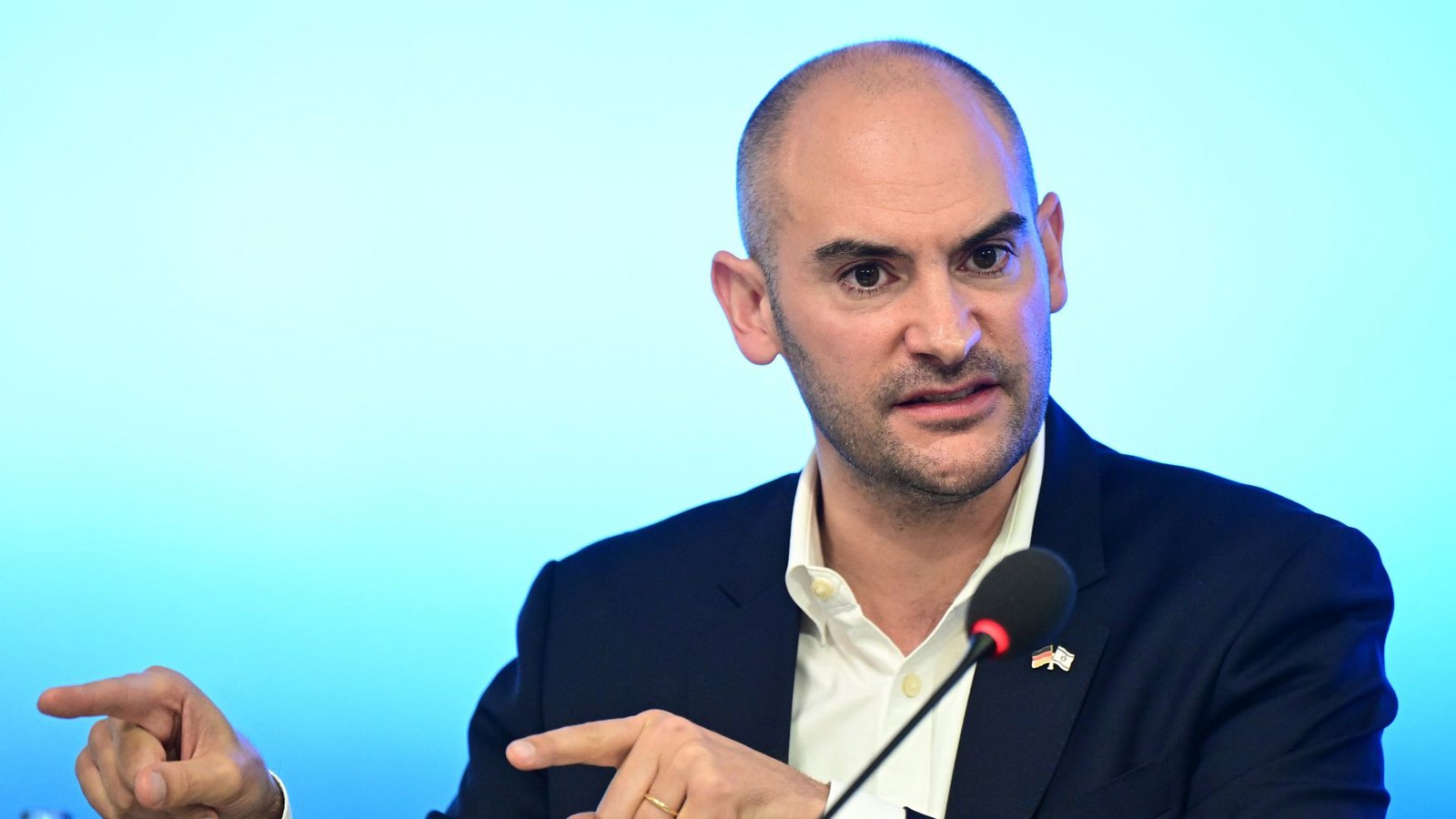 Baden-Württembergs Finanzminister Danyal Bayaz zeigt sich schockiert über die Zustände, die an Unis manchenorts herrschen. (Archivbild)Foto: dpa/Bernd Weißbrod Baden-Württembergs Finanzminister Danyal Bayaz zeigt sich schockiert über die Zustände, die an Unis manchenorts herrschen. (Archivbild)Foto: dpa/Bernd Weißbrod
