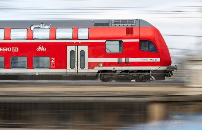 DB Regio zählte im April deutlich mehr Fahrgäste als im Vorjahresmonat. (Archivbild)<span class='image-autor'>Foto: Robert Michael/dpa</span>