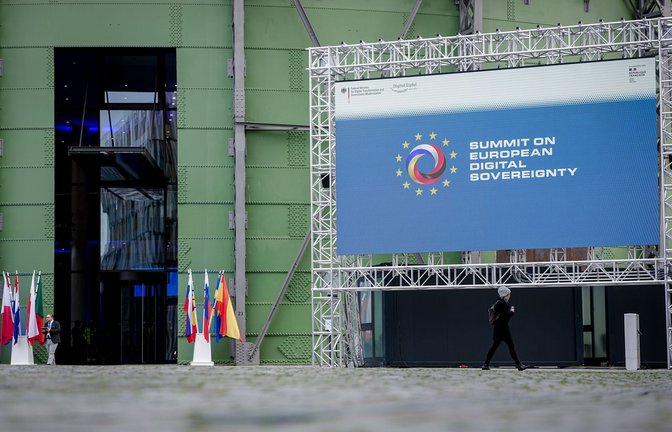 Auf dem deutsch-französischen Digitalgipfel in Berlin sind 18 Vereinbarungen zum Ausbau von KI-Anwendungen vorgestellt worden.<span class='image-autor'>Foto: Kay Nietfeld/dpa</span>