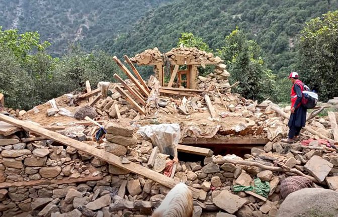 Die Zahl der Erdbebenopfer in Afghanistan ist nach vier Tagen auf über 2200 gestiegen. (Achrivbild)<span class='image-autor'>Foto: IMAGO/UPI Photo/IMAGO/Afghan Red Crescent</span>