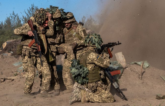 Die Ukraine kann ihren Bedarf an Soldaten auch wegen vieler Fahnenflüchtigen nicht decken. (Archivbild)<span class='image-autor'>Foto: Andrii Marienko/AP/dpa</span>