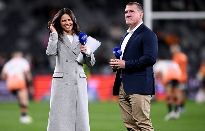 Nach ihrem kuriosen TV-Aussetzer bittet Reporterin Danika Mason (l.) um Verzeihung (Archivfoto).<span class='image-autor'>Foto: IMAGO/AAP/IMAGO/DAN HIMBRECHTS</span>