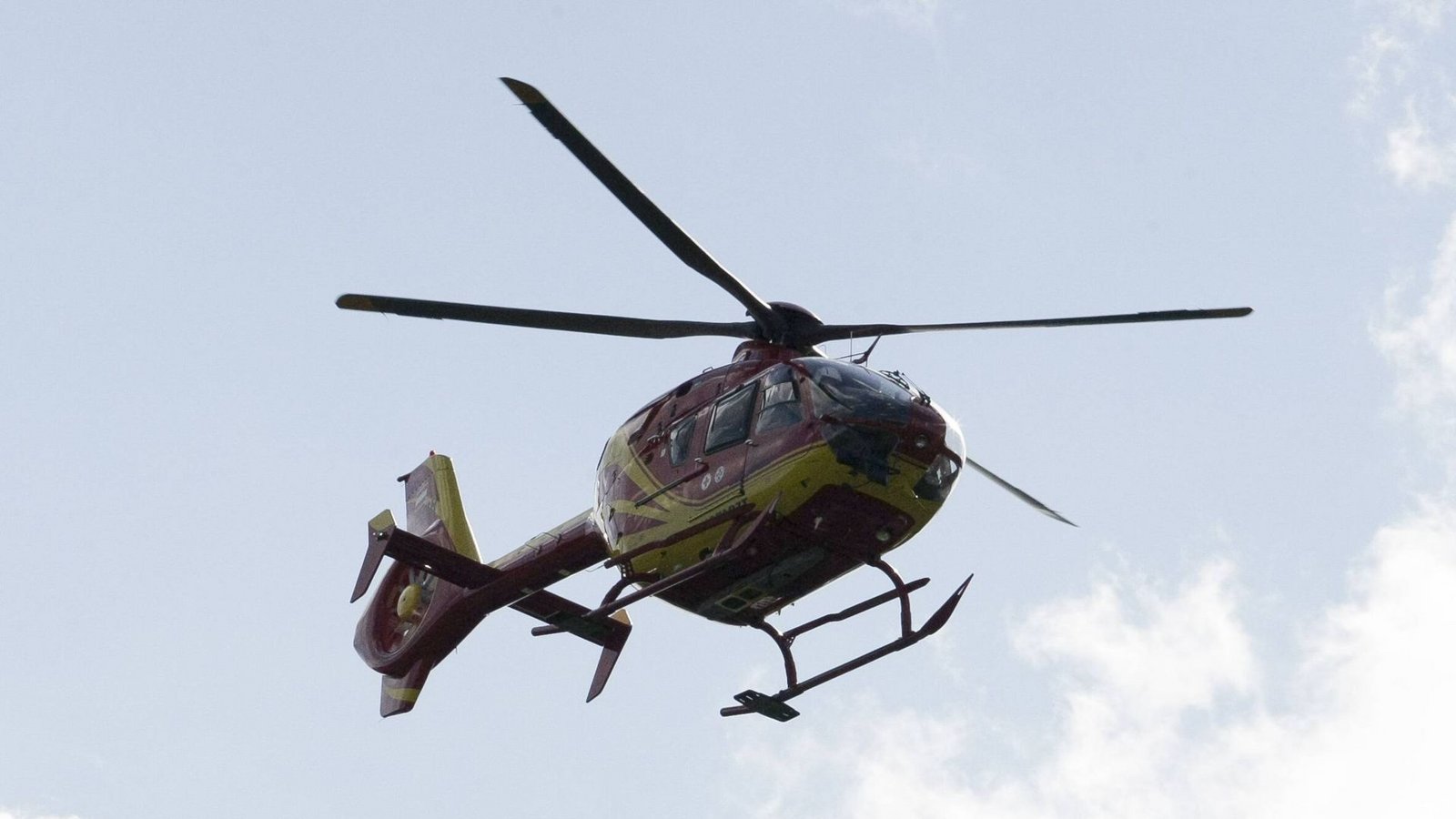Ein Rettungshubschrauber hat den lebensgefährlich verletzten Mann ins Krankenhaus gebracht. (Symbolbild)Foto: imago/Roland Mühlanger/imago stock&people