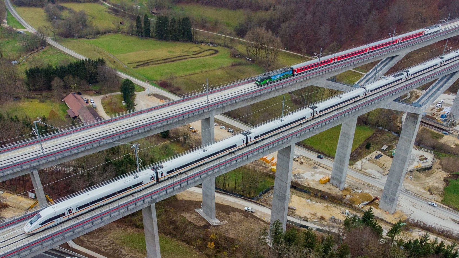 Auch über die Filstalbrücke führte der unfreiwillige Ausflug dreier Amerikaner.Foto: dpa/Christoph Schmidt Auch über die Filstalbrücke führte der unfreiwillige Ausflug dreier Amerikaner.Foto: dpa/Christoph Schmidt