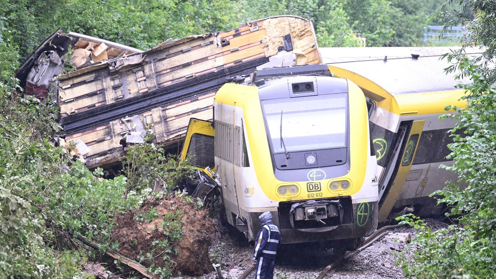 Die Unfallstelle des entgleisten Regionalzugs bei Riedlingen.Foto: Bernd Weißbrod/dpa
