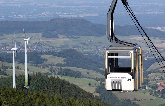 20 Jahre lang haben die beiden Windräder am Schauinsland Strom produziert.<span class='image-autor'>Foto: dpa//atrick Seeger</span>