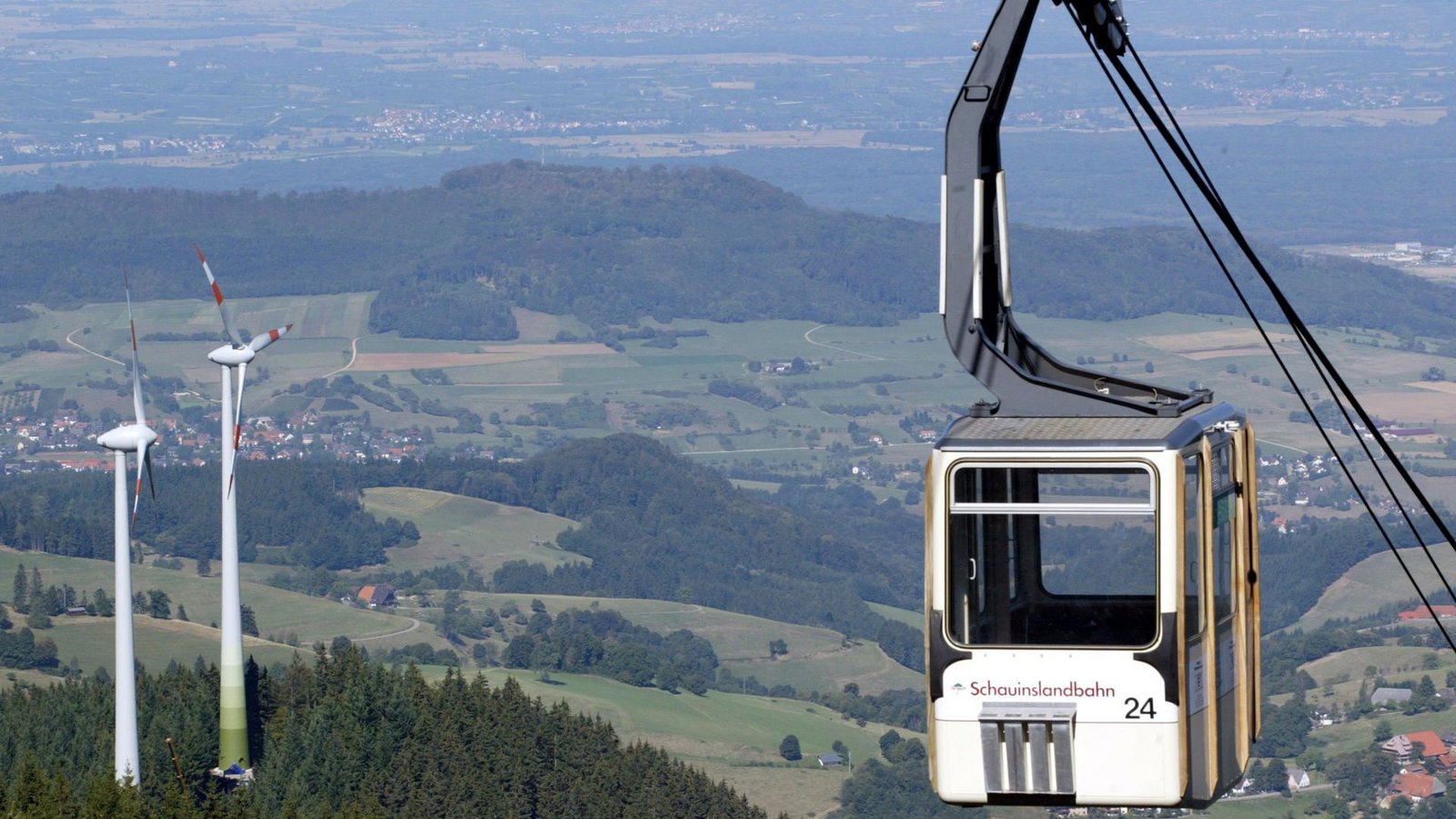 20 Jahre lang haben die beiden Windräder am Schauinsland Strom produziert.Foto: dpa//atrick Seeger
