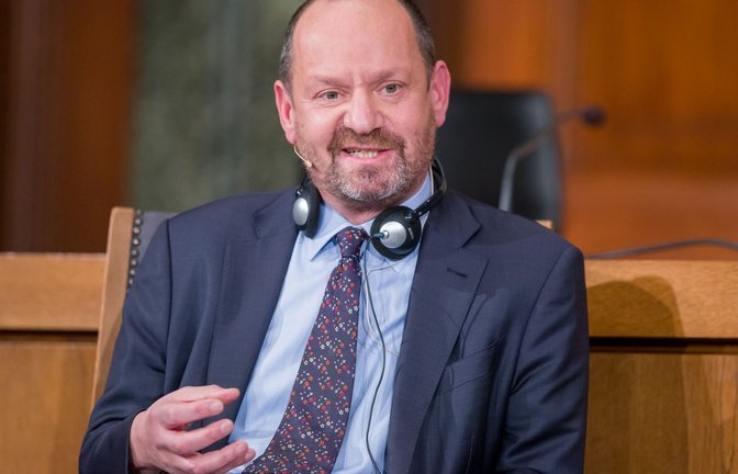 Erhält den Friedenspreis des Deutschen Buchhandels: der französisch-britische Jurist und Autor Philippe Sands.<span class='image-autor'>Foto: Daniel Karmann/dpa-Pool/dpa</span>