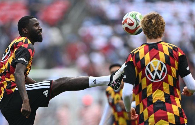 Antonio Rüdiger (links) sorgt mal wieder abseits des Sports für Schlagzeilen.<span class='image-autor'>Foto: Federico Gambarini/dpa</span>