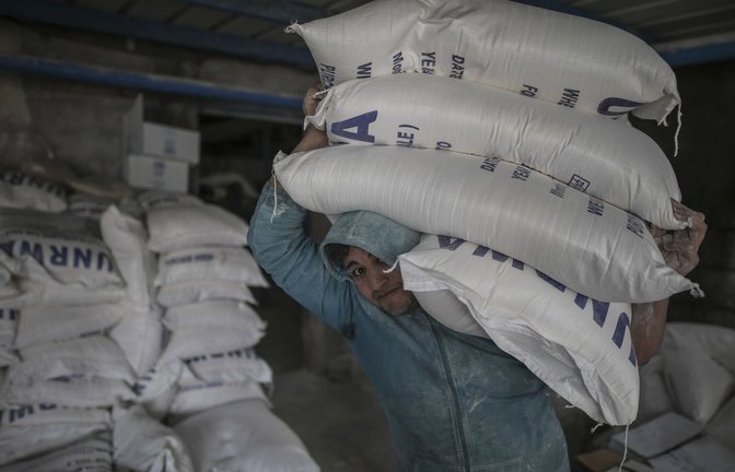 Die Menschen im Gazastreifen sind auf Hilfslieferungen angewiesen. Die EU will die Unterstützung trotz aller Schwierigkeiten fortsetzen.<span class='image-autor'>Foto: dpa/Wissam Nassar</span>