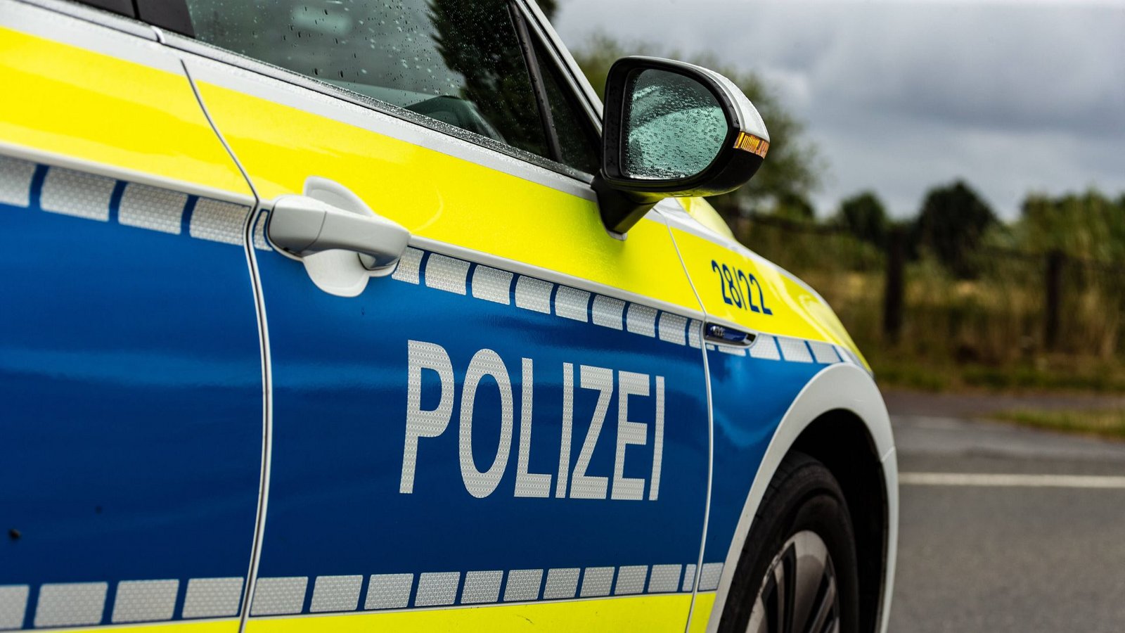 In Herbrechtingen rücken mehrere Streifenwagen an, nachdem ein Mann Einbrecher im Kindergarten vermutet hatte (Symbolbild).Foto: IMAGO/Fotostand/ Gelhot In Herbrechtingen rücken mehrere Streifenwagen an, nachdem ein Mann Einbrecher im Kindergarten vermutet hatte (Symbolbild).Foto: IMAGO/Fotostand/ Gelhot