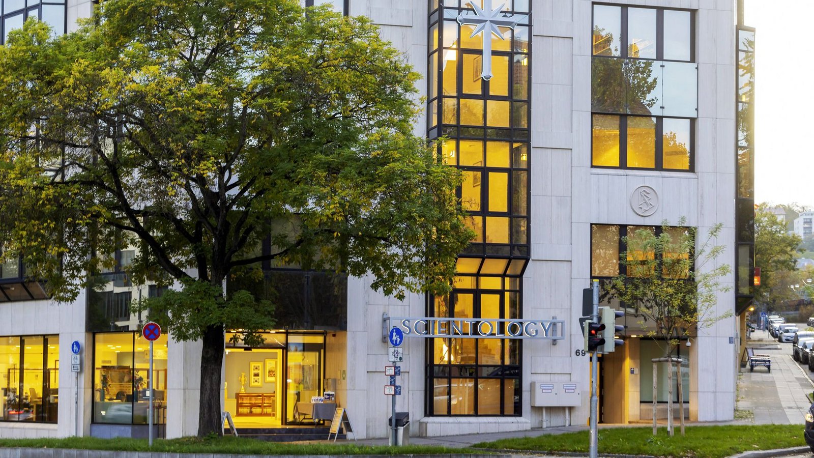 Scientology-Domizil  an der Heilbronner Straße in Stuttgart. Das Bundesamt für Verfassungsschutz (BfV) stellt die Beobachtung der Organisation ein (Archivfoto).Foto: imago images/Arnulf Hettrich/Arnulf Hettrich via www.imago-images.de