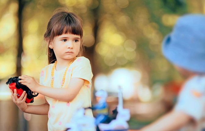 Alles meins! Spielzeug zu Teilen fällt vielen Kindern schwer<span class='image-autor'>Foto: nicoletaionescu - stock.adobe.com</span>