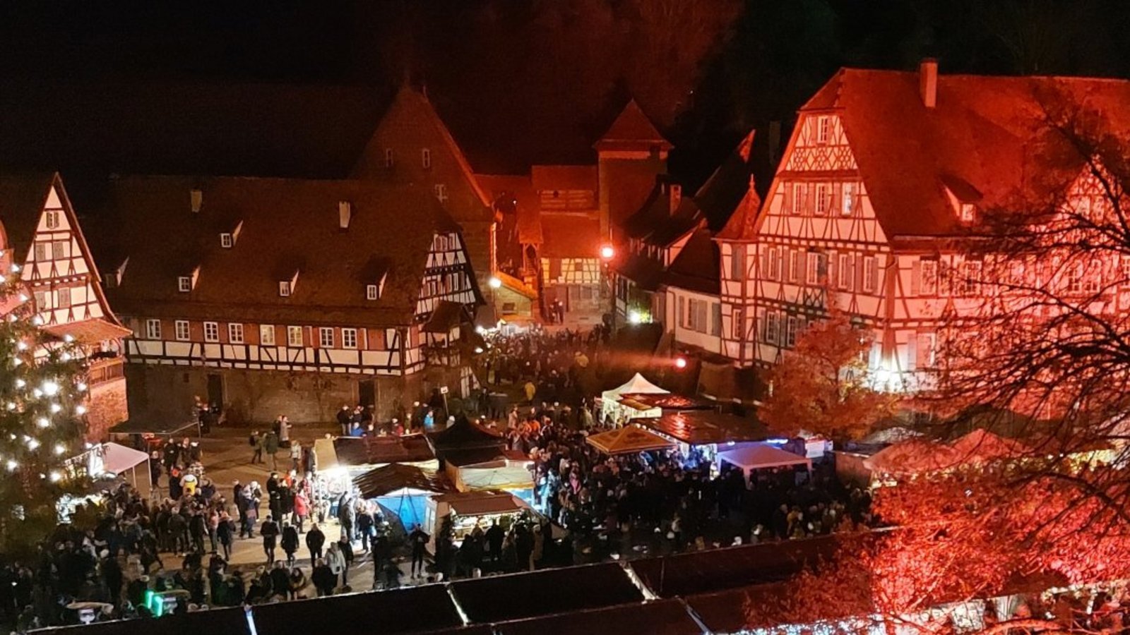 Lockt die Besucher aus nah und fern: der Maulbronner Weihnachtsmarkt. Foto: SSG