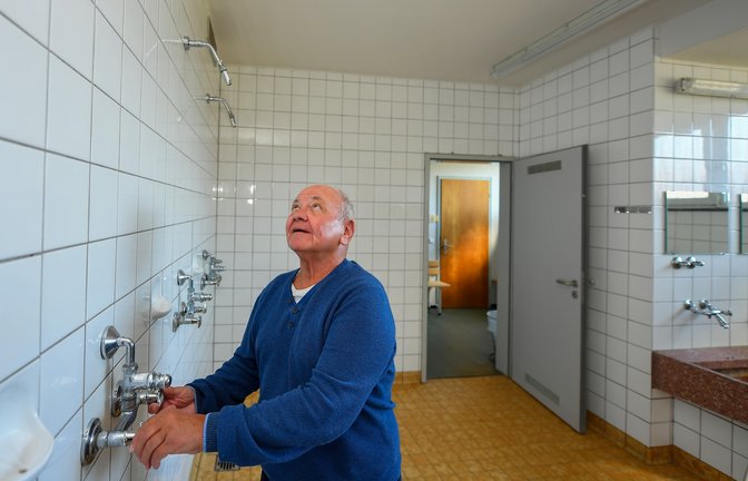 In den städtischen Sporthallen wie hier in Kleinsachsenheim kann nur noch kalt geduscht werden. Weil viele Sportler nun zu Hause duschen, wird in den Hallen viel Energie gespart.  <span class='image-autor'>Foto: Kalb</span>
