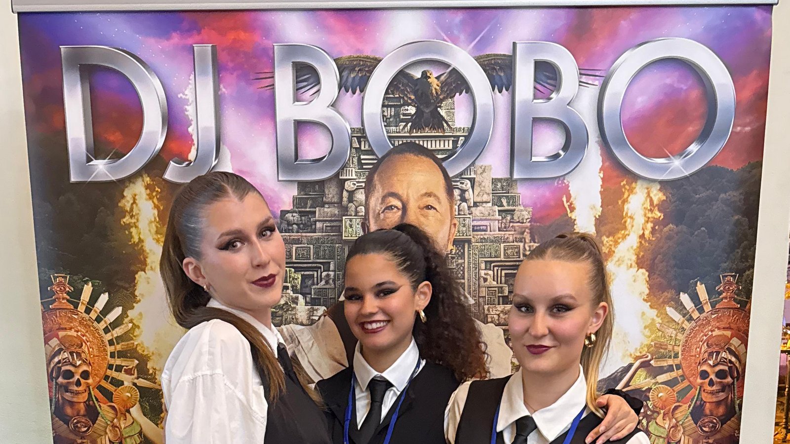 Vaihinger Tänzerinnen bei DJ Bobo (von links): Nele Gruica, Luna Spanka und Hannah HOttenrott. Foto: privat Vaihinger Tänzerinnen bei DJ Bobo (von links): Nele Gruica, Luna Spanka und Hannah HOttenrott. Foto: privat