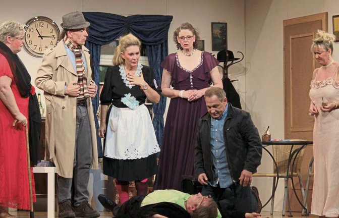 Das Eberdinger Theater Aktzent wirft die Frage auf: „Wer hat den Doktor ermordet?“.  Fotos: Friedrich