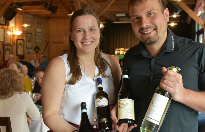 Tobias Fessler und Lisa Marx stellten erlesene Weine aus Canale vor.