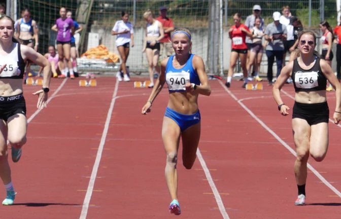 Anni Marcard (Mitte) war nicht nur über 100 Meter kaum zu bremsen.<span class='image-autor'>Holger Schmidt</span>
