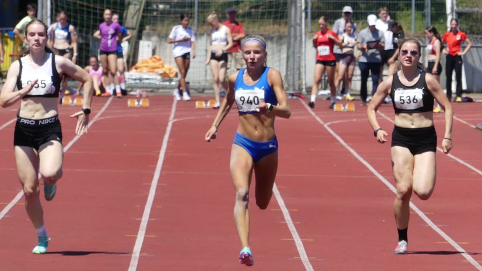Anni Marcard (Mitte) war nicht nur über 100 Meter kaum zu bremsen.Holger Schmidt Anni Marcard (Mitte) war nicht nur über 100 Meter kaum zu bremsen.Holger Schmidt
