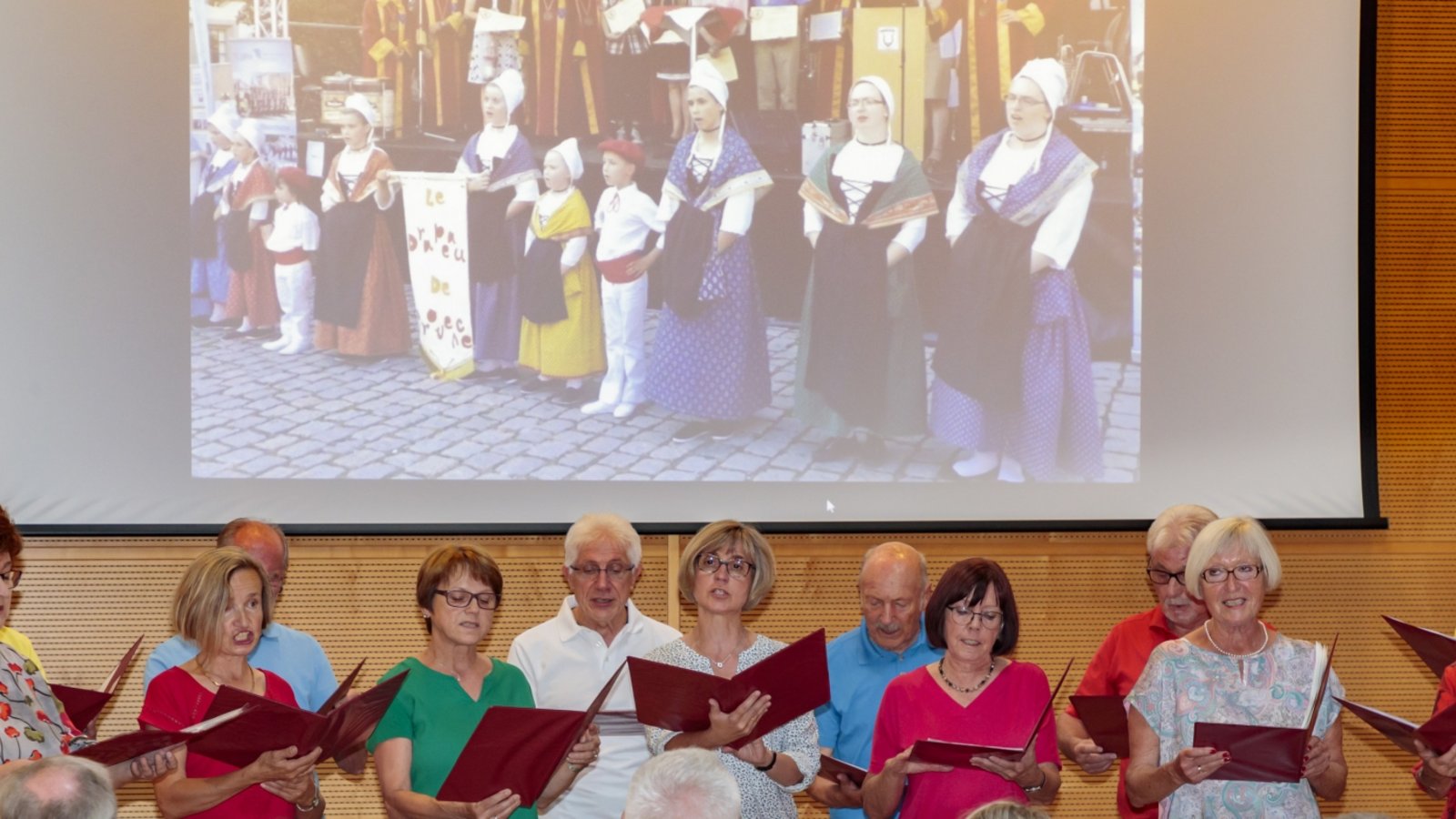 Rückblick: Gefeiert wurde auch das 25-jährige Bestehen der Städtepartnerschaft. Archivfoto: Pangerl