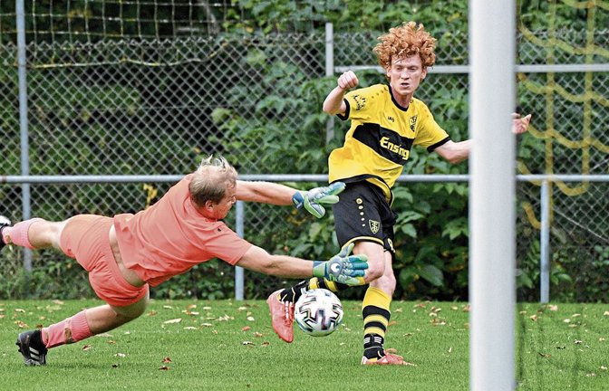 Beim 9:0-Sieg des TSV Ensingen gegen den FC Gündelbach hat Kevin Steinl den FCG-Keeper Falk Zeeh innerhalb von 13 Minuten gleich drei Mal überwunden. FotoL Leitner