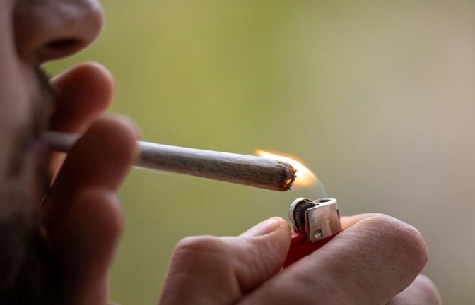 Die Teillegalisierung von Cannabis bedeutet nicht, dass man high mit dem Auto fahren sollte.<span class='image-autor'>Hannes P Albert/dpa</span>