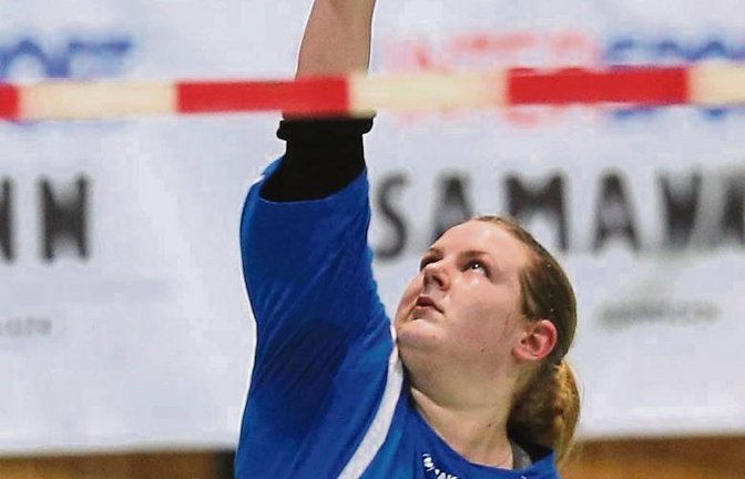 Durchschlagenden Erfolg hatten gestern die Angriffsbälle von Eva Zimmermann, die an der Seite von Eva Grözinger einen Punkt nach dem anderen für den Klassenerhalt sammelte.  Foto: Küppers