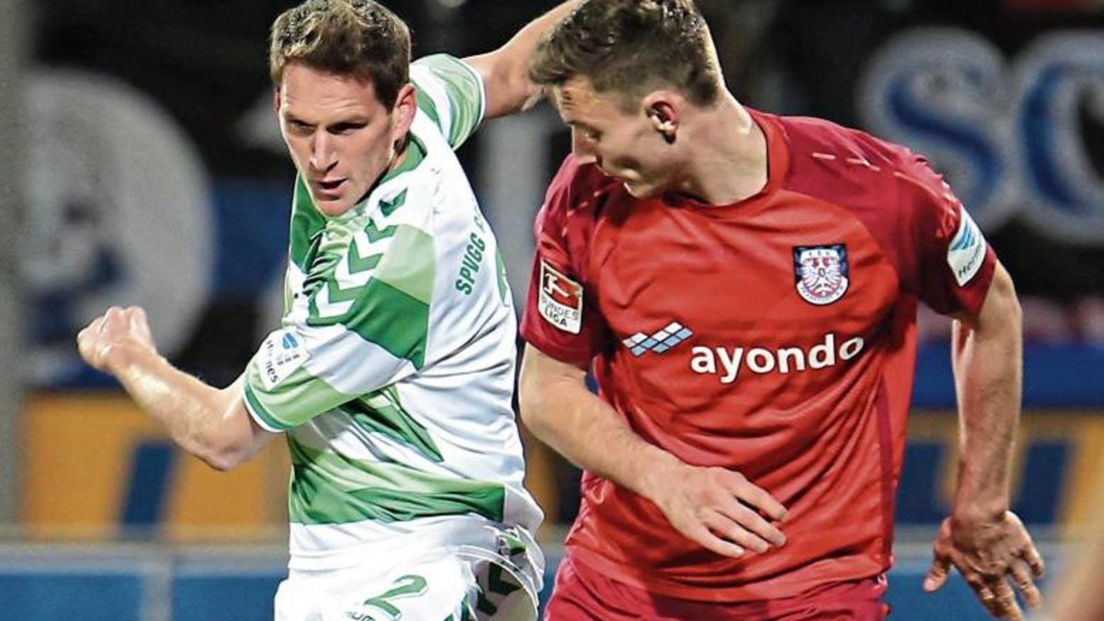 Benedikt Röcker (links), hier noch im Trikot des Zweitligisten SpVgg Greuther Fürth, ist bei Bröndby IF eine feste Größe in der Innenverteidigung. Foto: Archiv/Eibner