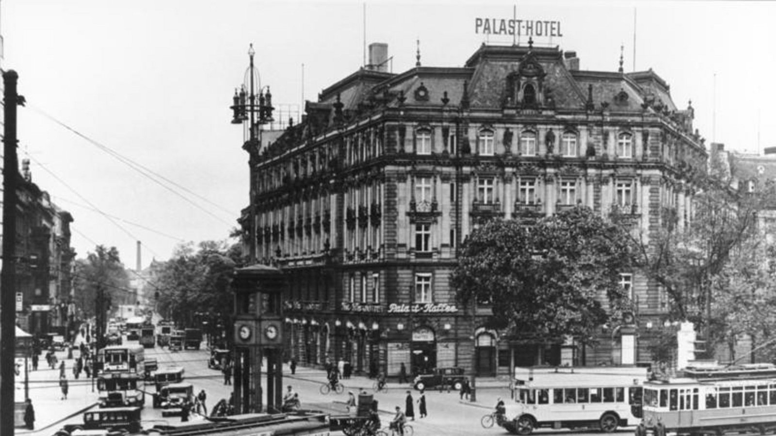 Der Potsdamer Platz vor seiner Zerstörung im Zweiten Weltkrieg. Berlin war damals eine Weltmetropole – und das Revier des Malers George Grosz.Foto: Bundesarchiv/o.Ang. Der Potsdamer Platz vor seiner Zerstörung im Zweiten Weltkrieg. Berlin war damals eine Weltmetropole – und das Revier des Malers George Grosz.Foto: Bundesarchiv/o.Ang.