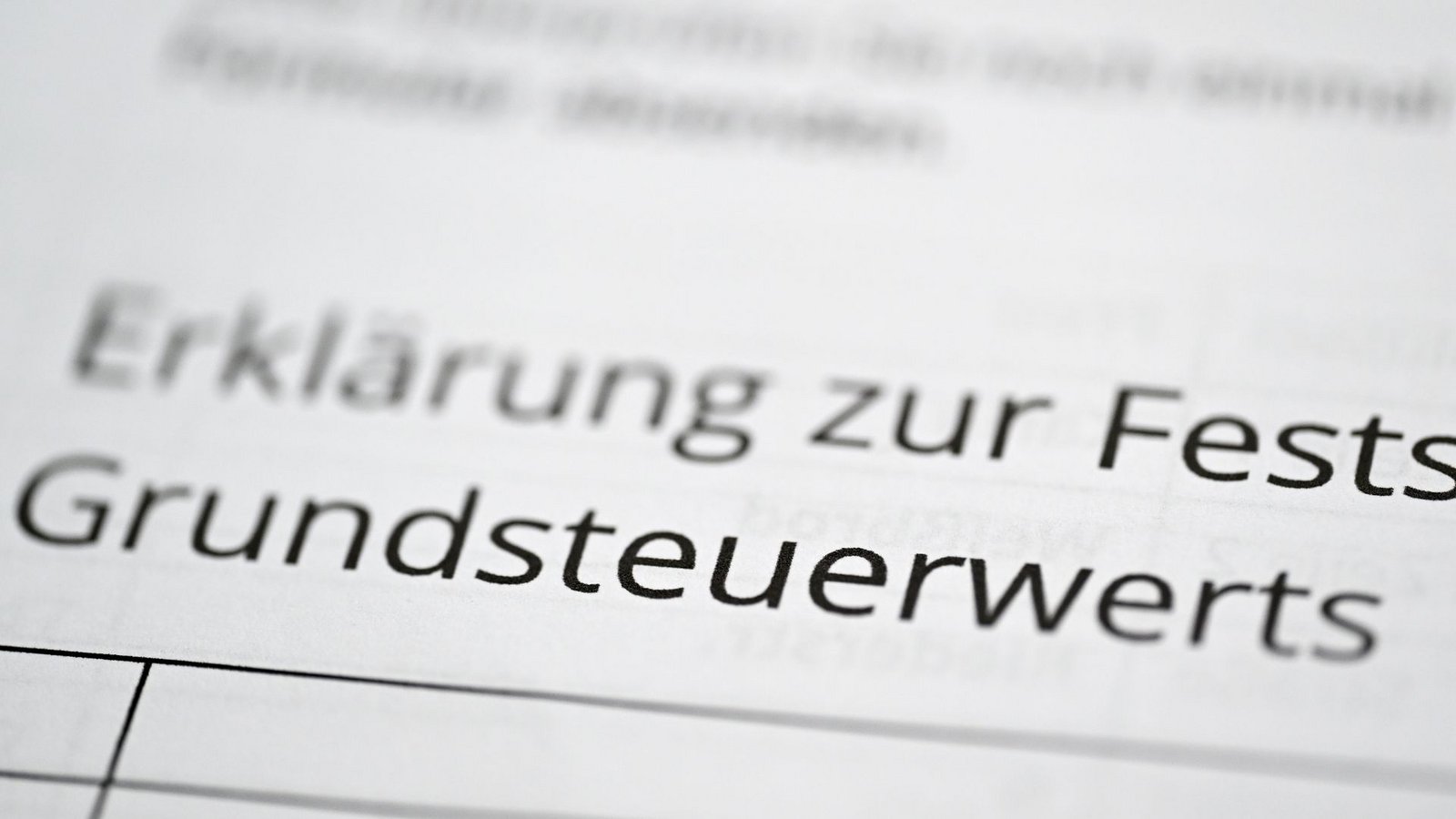 Ein Formular zur Angabe des Grundsteuerwerts für die Grundsteuer.Foto: Bernd Weißbrod/dpa/Archiv