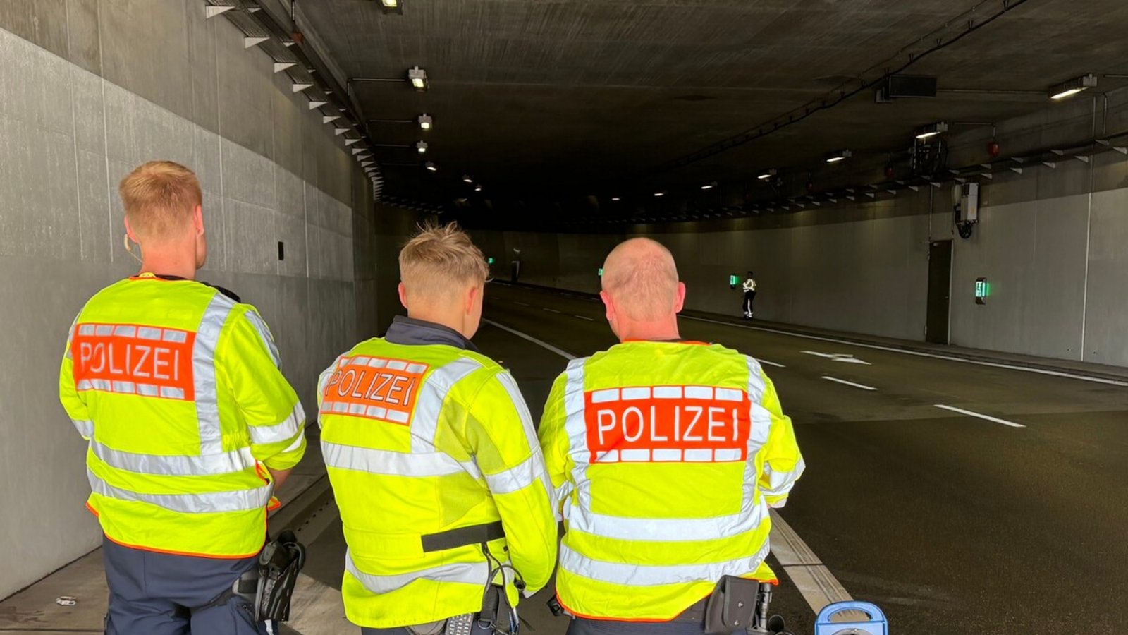 Polizisten der Motorradstaffel bei der Speedweek Anfang August im Rosensteintunnel bei einer Tempokontrolle.Foto: Erdem Gökalp