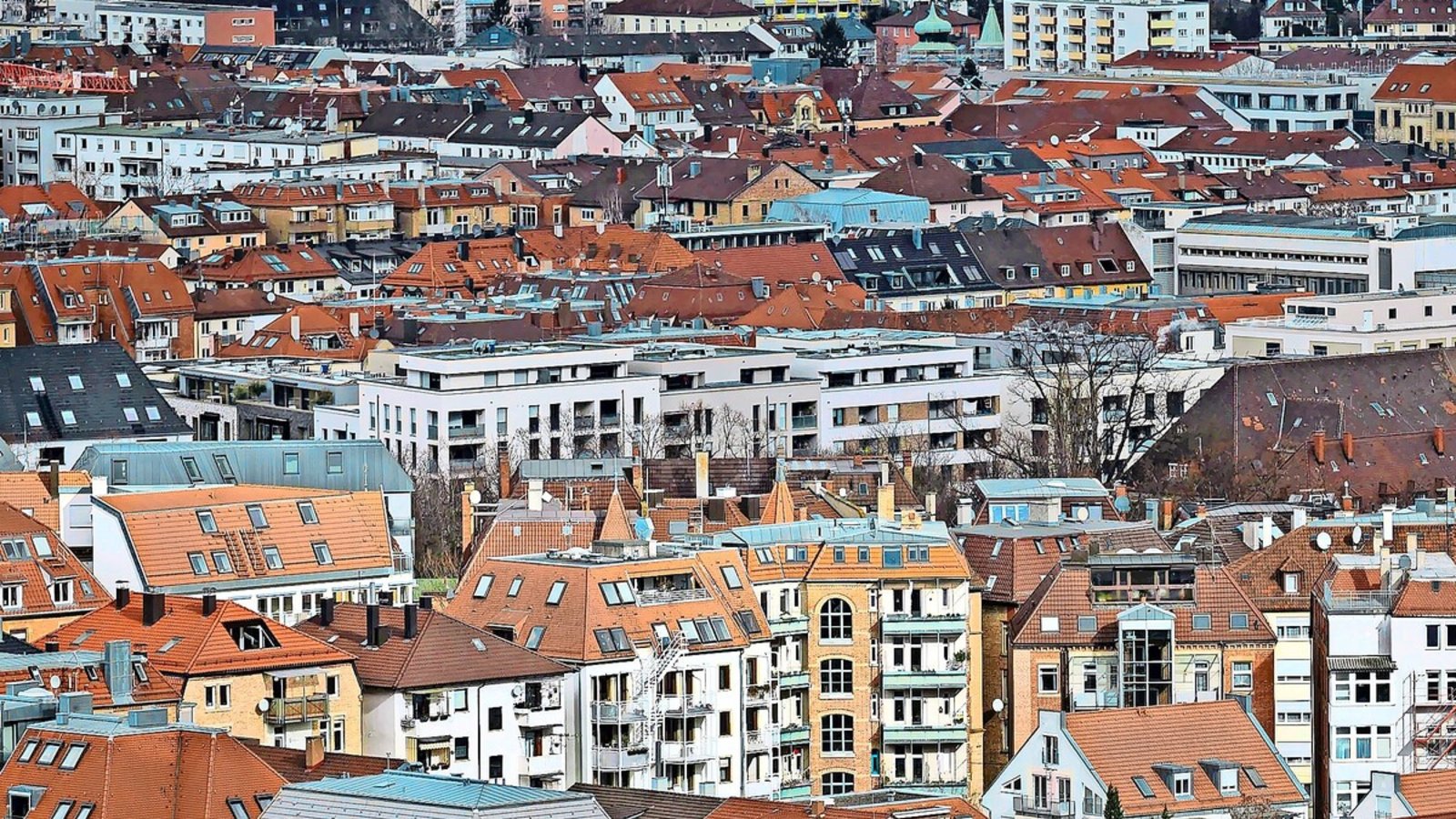 In dicht besiedelten Gebieten wie der Stuttgarter Innenstadt müssen Bewohner von Mehrfamilienhäusern ohne großen Hof oder Garten sich tendenziell nicht vor einer saftigen Grundsteuererhöhung fürchten.Foto: dpa/Marijan Murat In dicht besiedelten Gebieten wie der Stuttgarter Innenstadt müssen Bewohner von Mehrfamilienhäusern ohne großen Hof oder Garten sich tendenziell nicht vor einer saftigen Grundsteuererhöhung fürchten.Foto: dpa/Marijan Murat