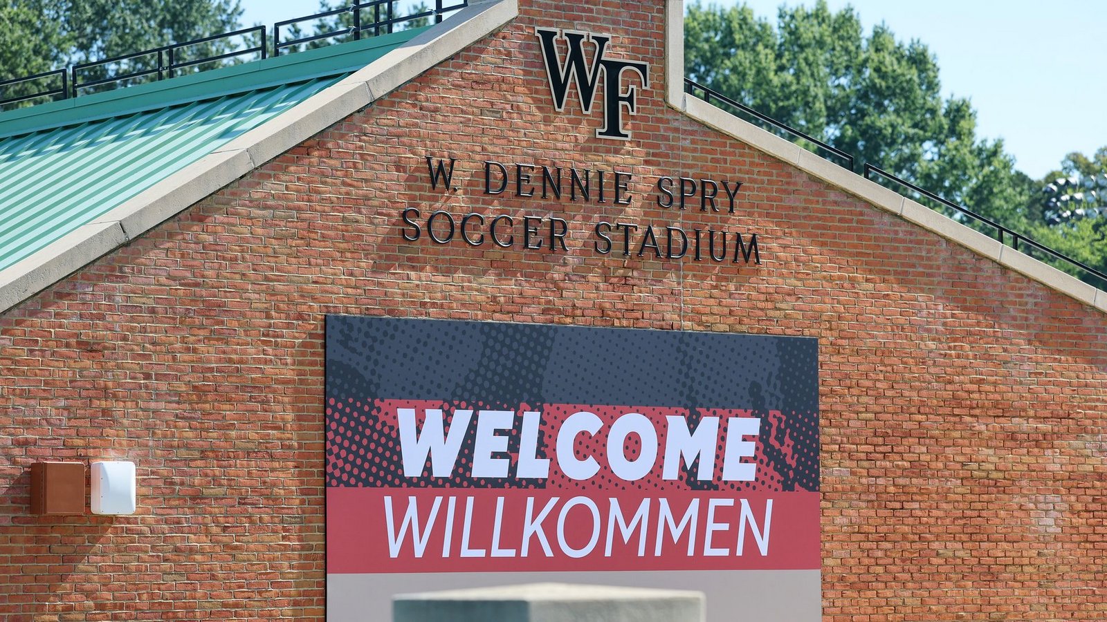 Die Nationalmannschaft reist in ihr WM-Quartier nach Winston-Salem.Foto: Jan Woitas/dpa