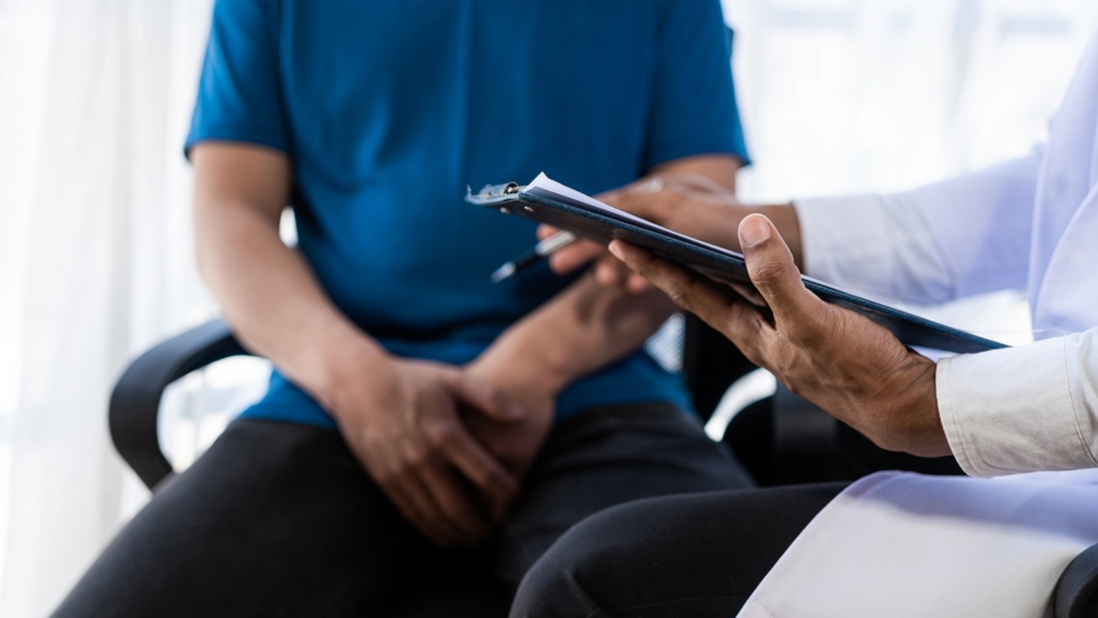 Ab wann sollten Männer zur Früherkennung bzw. Vorsorge für Prostatakrebs gehen?Foto: SaiArLawKa2/ Shutterstock Ab wann sollten Männer zur Früherkennung bzw. Vorsorge für Prostatakrebs gehen?Foto: SaiArLawKa2/ Shutterstock