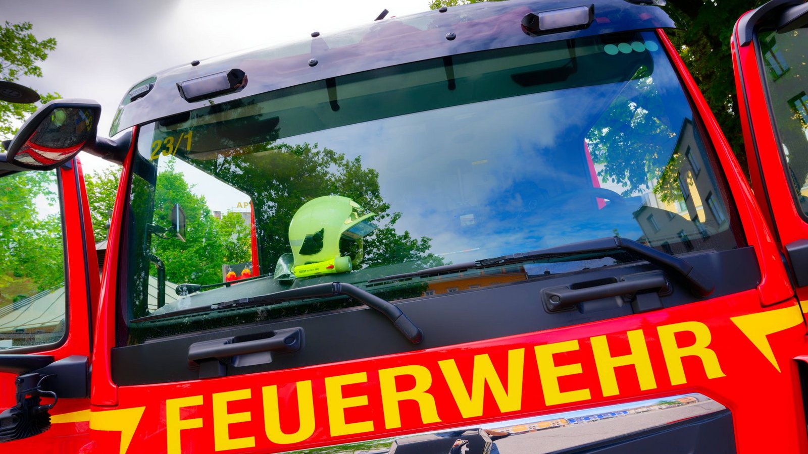 Vorsorglich wurden umliegende Gebäude evakuiert, bis die Ursache für den Stromausfall gefunden war (Symbolfoto).Foto: IMAGO/Rolf Poss Vorsorglich wurden umliegende Gebäude evakuiert, bis die Ursache für den Stromausfall gefunden war (Symbolfoto).Foto: IMAGO/Rolf Poss
