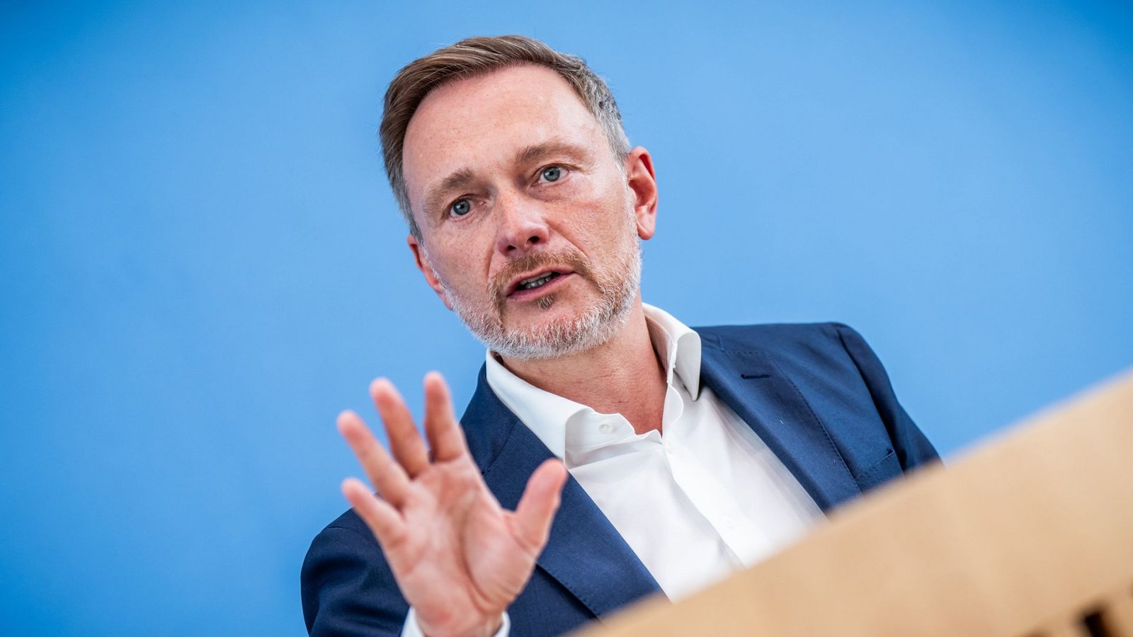 Finanzminister Christian Lindner meldet sich in der Debatte nach dem Attentat von Solingen zu Wort.Foto: dpa/Michael Kappeler Finanzminister Christian Lindner meldet sich in der Debatte nach dem Attentat von Solingen zu Wort.Foto: dpa/Michael Kappeler