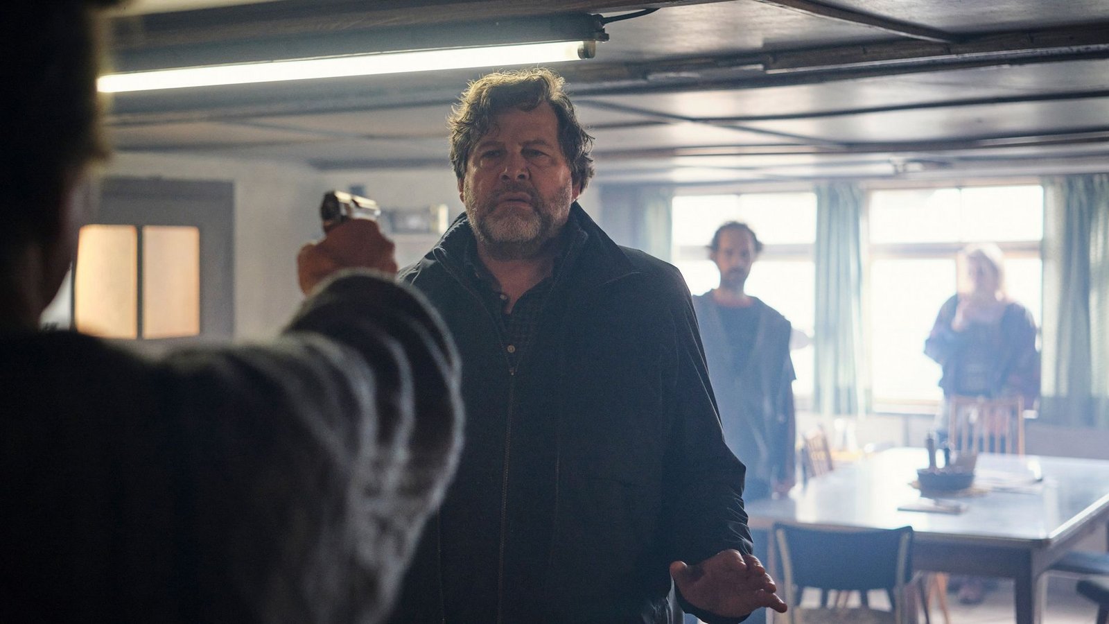 Kommissar Berg wird in seinem eigenen Haus bedroht.Foto: SWR/Benoît Linder Kommissar Berg wird in seinem eigenen Haus bedroht.Foto: SWR/Benoît Linder