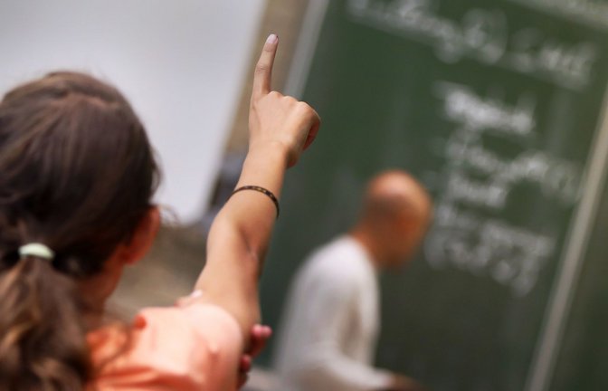 Im Klassenzimmer merkt man schon, ob ein Lehrer da ist oder nicht. Für den Kultusetat gilt das nur bedingt.<span class='image-autor'>Foto: Daniel Karmann/dpa</span>