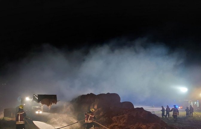 Angesichts des Ausmaßes des Brandes musste die Feuerwehr Verstärkung rufen.<span class='image-autor'>Foto: IMAGO/NurPhoto/IMAGO/Aashish Kiphayet</span>