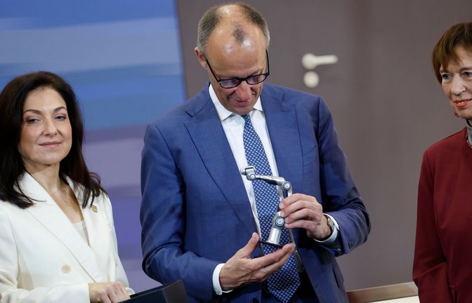 Sehen die Versorgung gesichert - Bundeskanzler Friedrich Merz und seine Wirtschaftsministerin Katherina Reiche.<span class='image-autor'>Foto: Michael Matthey/dpa</span>