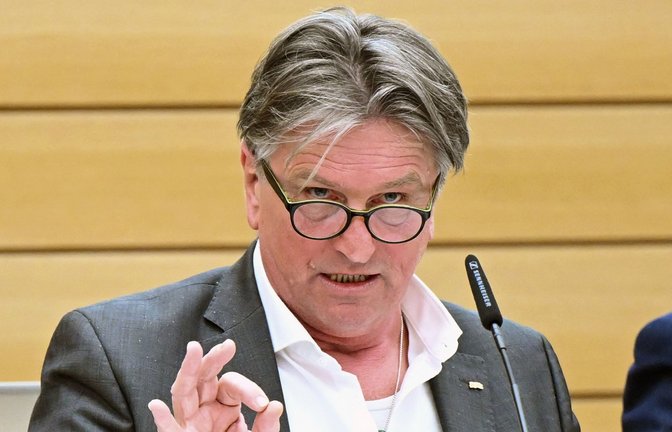 Lässt im Kampf um die Krankenhausreform die Muskel spielen: Baden-Württembergs Gesundheitsminister Manfred Lucha.<span class='image-autor'>Foto: dpa/Bernd Weißbrod</span>