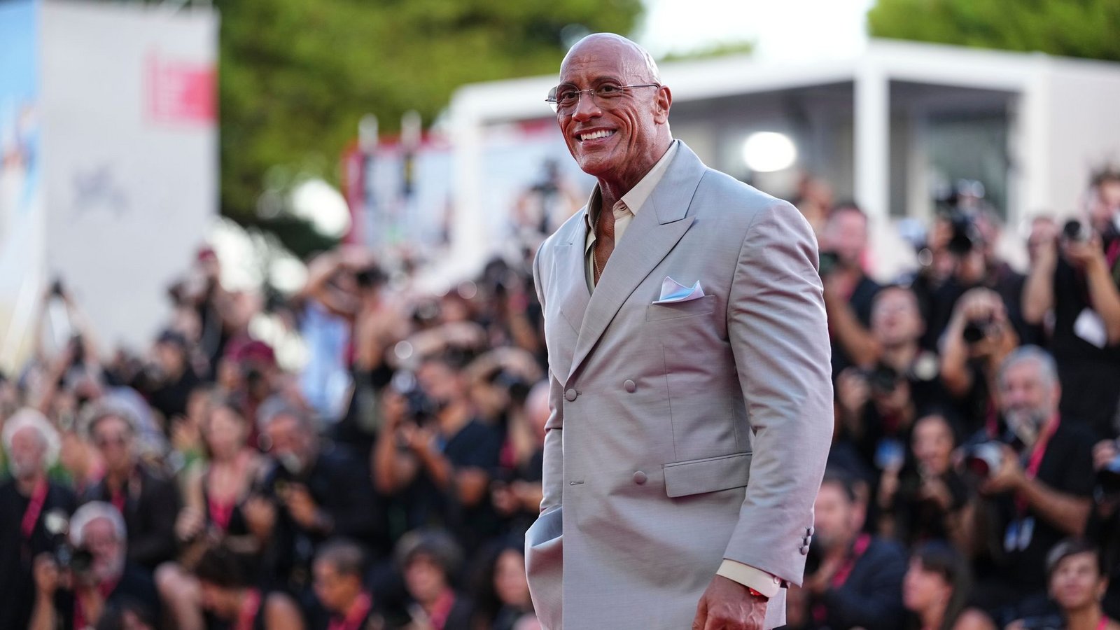 "The Rock" vor dem Festivalpalast.Foto: Scott A Garfitt/Invision/AP/dpa